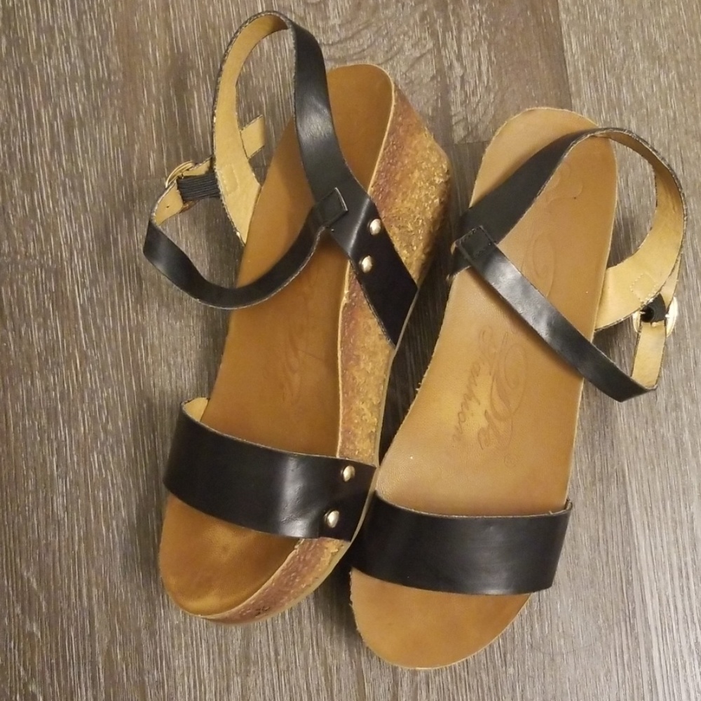 Black Comfortable Sandals with Gold Accents
